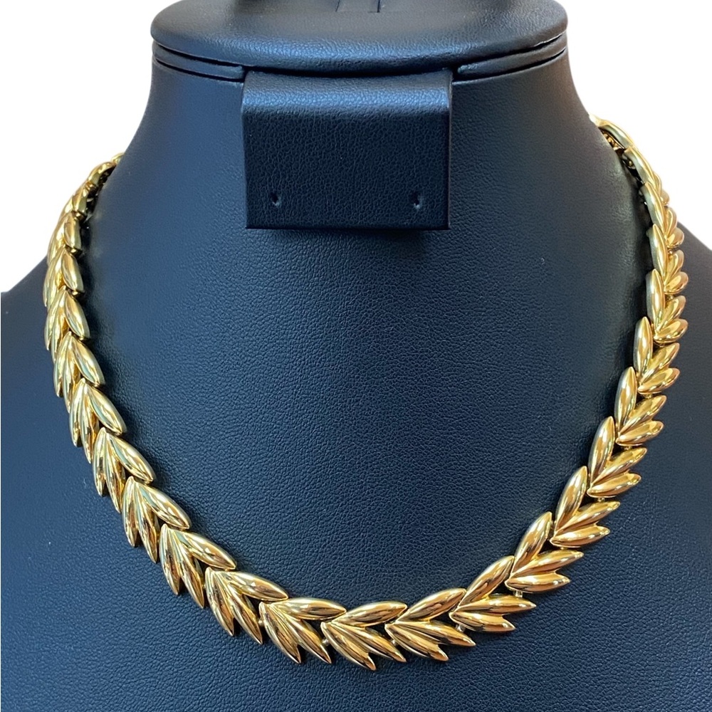 Elegant Gold Tone Leaf Necklace